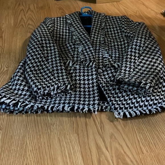 Express Medium Blazer Black White Lined Blazer Open Style Excellent like new - Picture 9 of 11